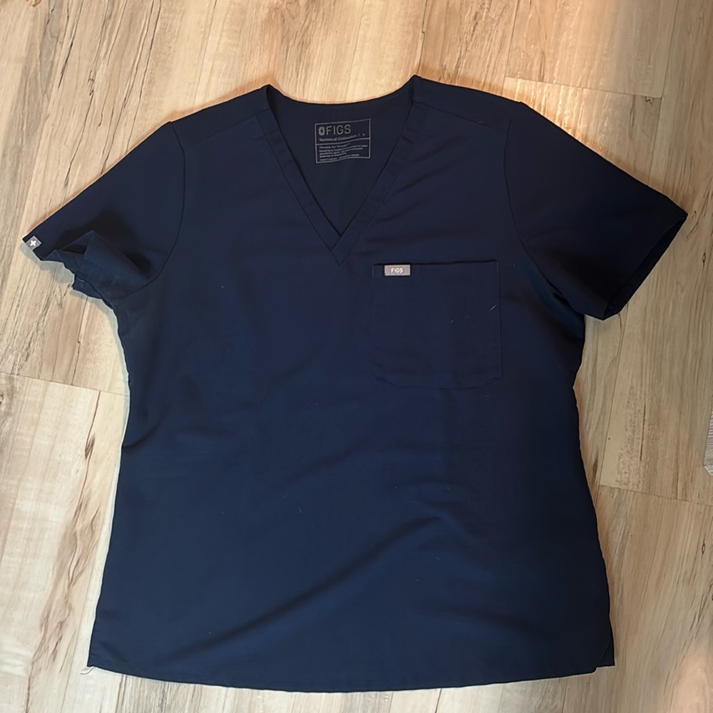 L navy Figs One pocket scrub top